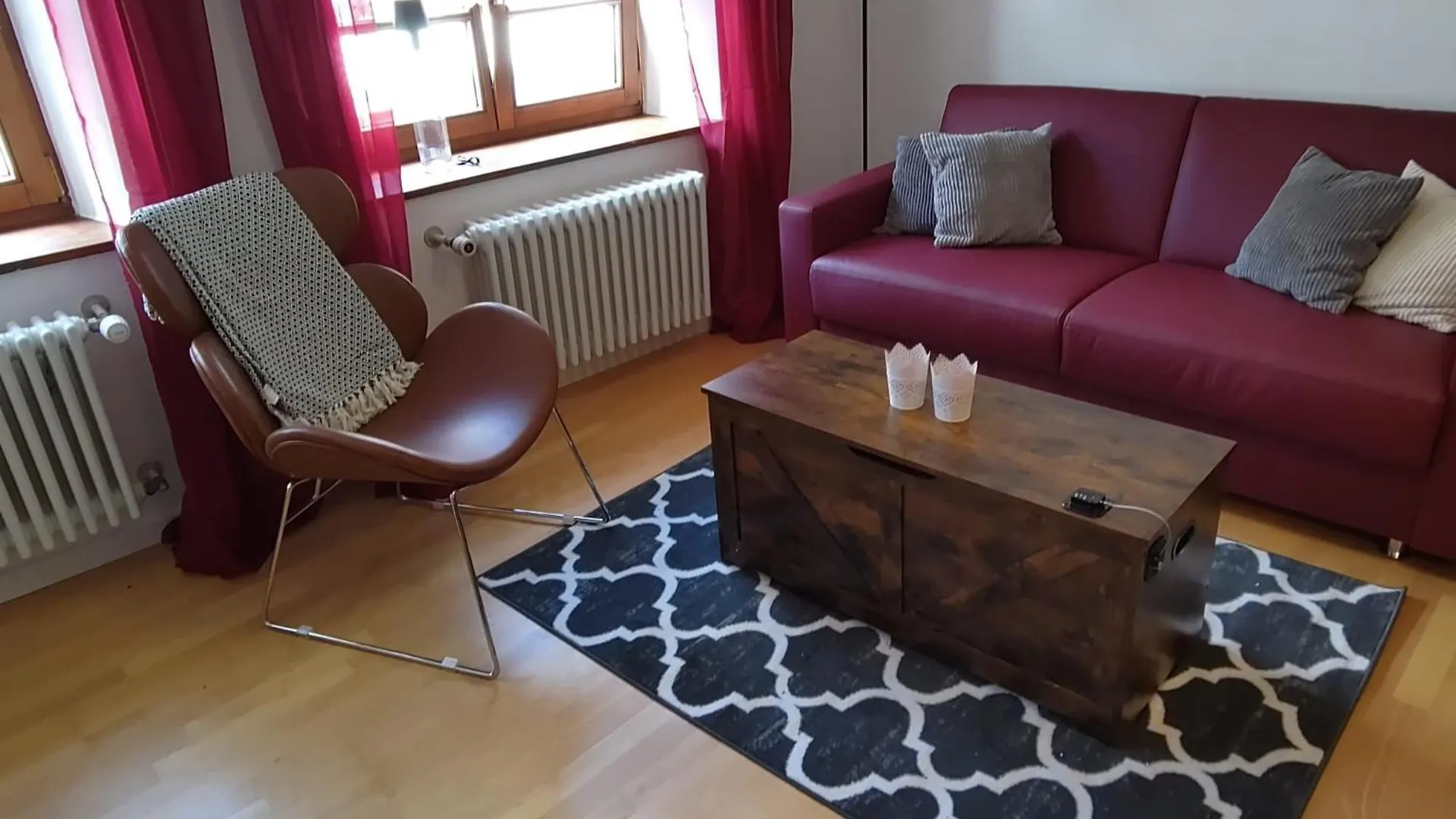 Altstadtwohnung Modern Red Landsberg am Lech Apartment